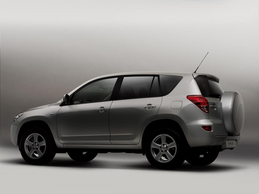  Toyota RAV4 2005 года  (фото 19 из 172)